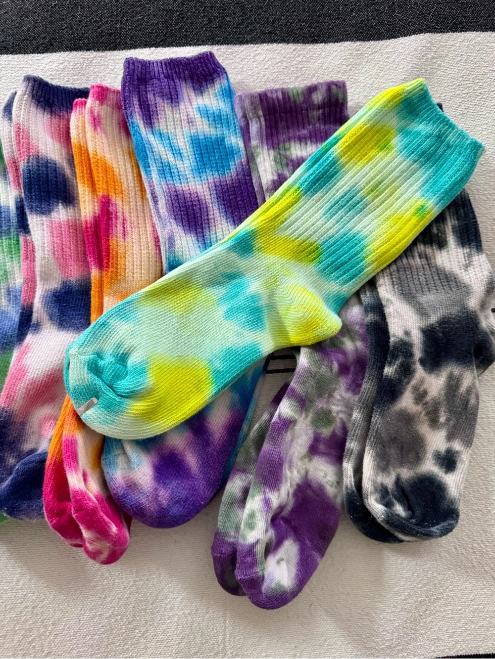 7 Pack Tie-Dye Crew Socks for Men - Multicolor Pack